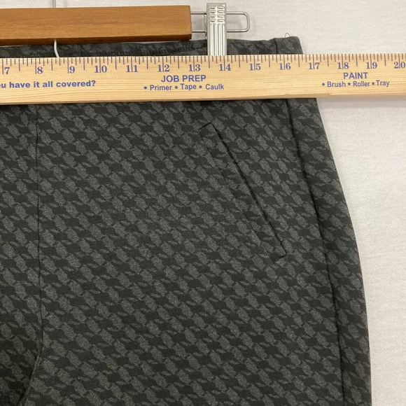 Chico's Black Gray Geometric Print Stretch Slim Leg Pull-on Ankle Pants size 12 - Picture 4 of 10